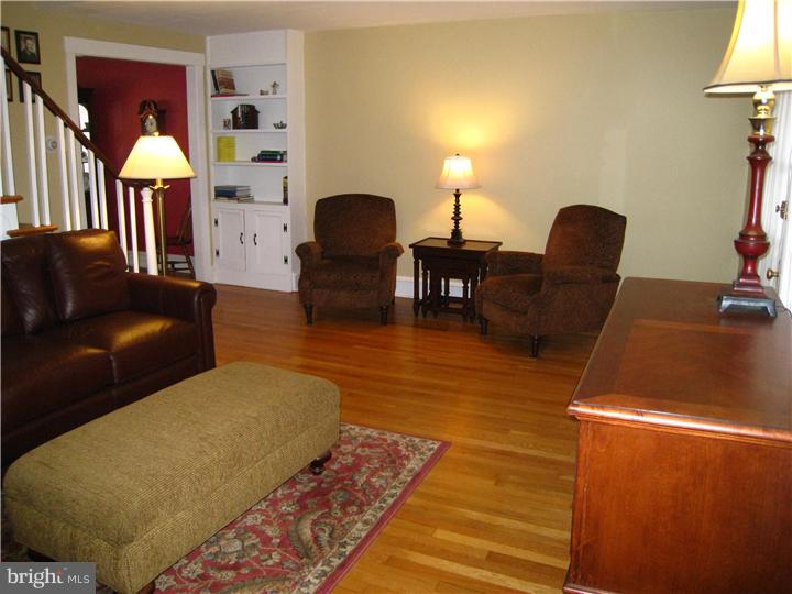 644 Rector Street Philadelphia, PA 19128 - Photo 3 of 25 Living Room