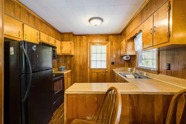 a kitchen that has a sink and a refrigerator
