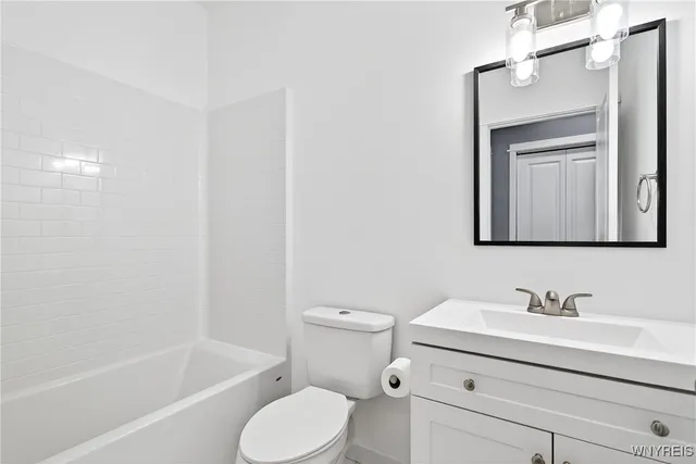 $429,999 | 6429 Hamm Road, Lockport Town, NY 14094