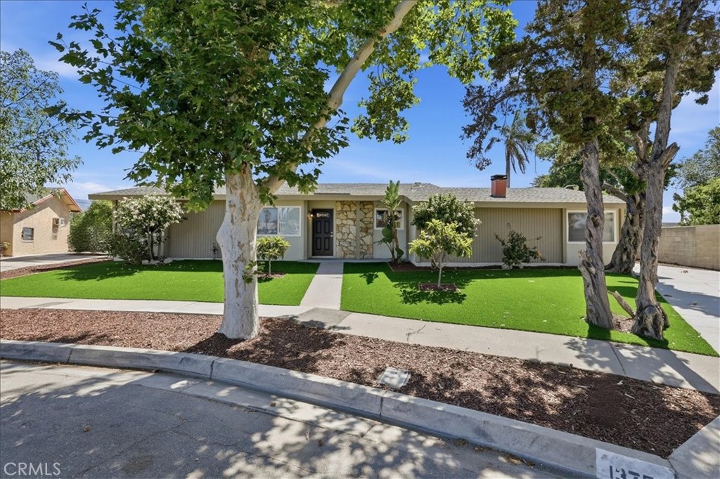 1375 North Chestnut Avenue Rialto, CA 92376 - Photo 2 of 45