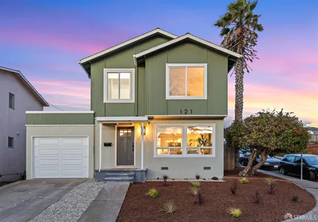 a view of a house with a backyard