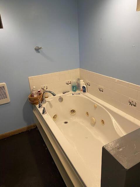 69 Marilla Road Columbus, OH 43207 - Photo 28 of 29 Master Soaking Spa