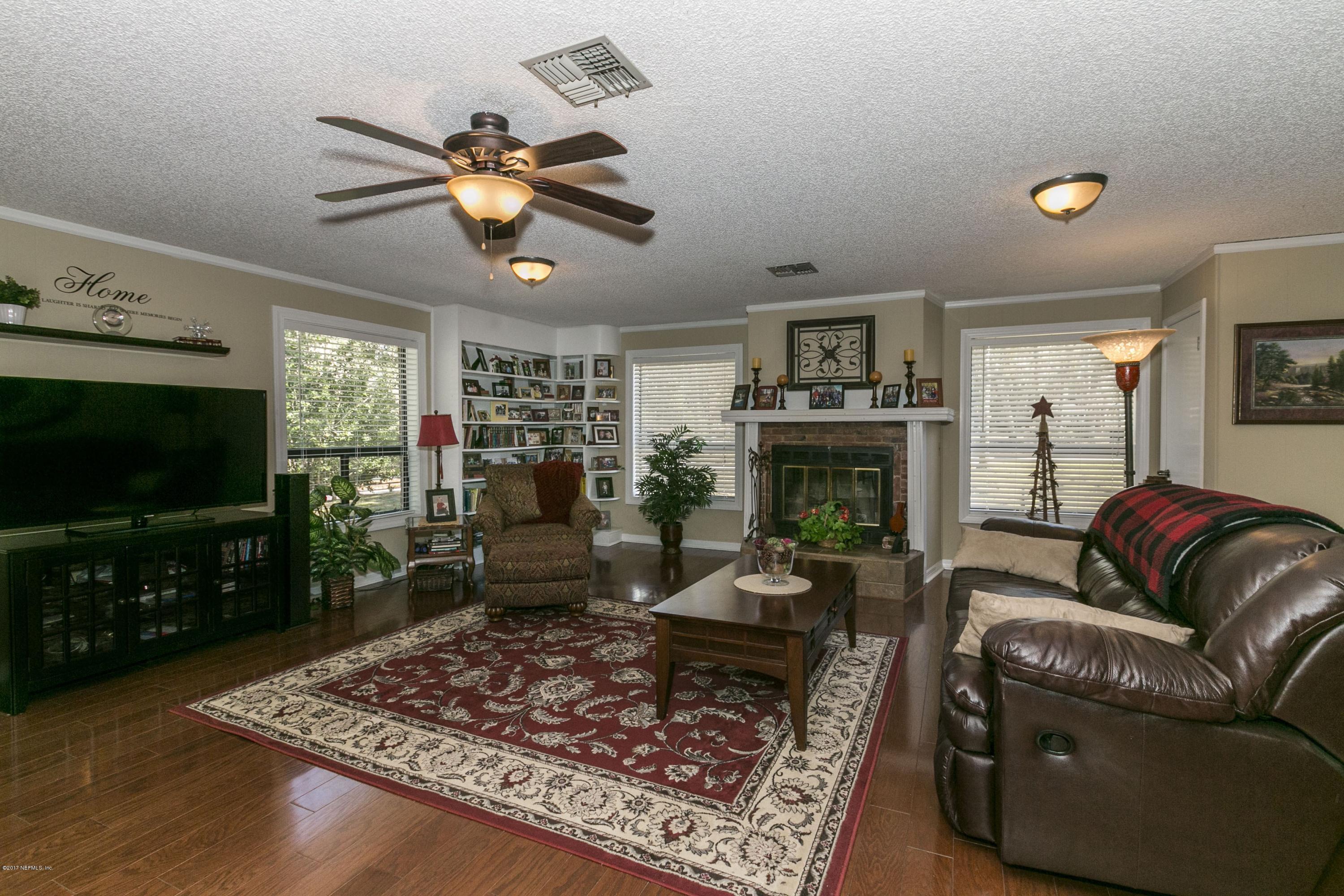 166 Wesley Road Green Cove Springs, FL 32043 - Photo 3 of 26 005_Family Room