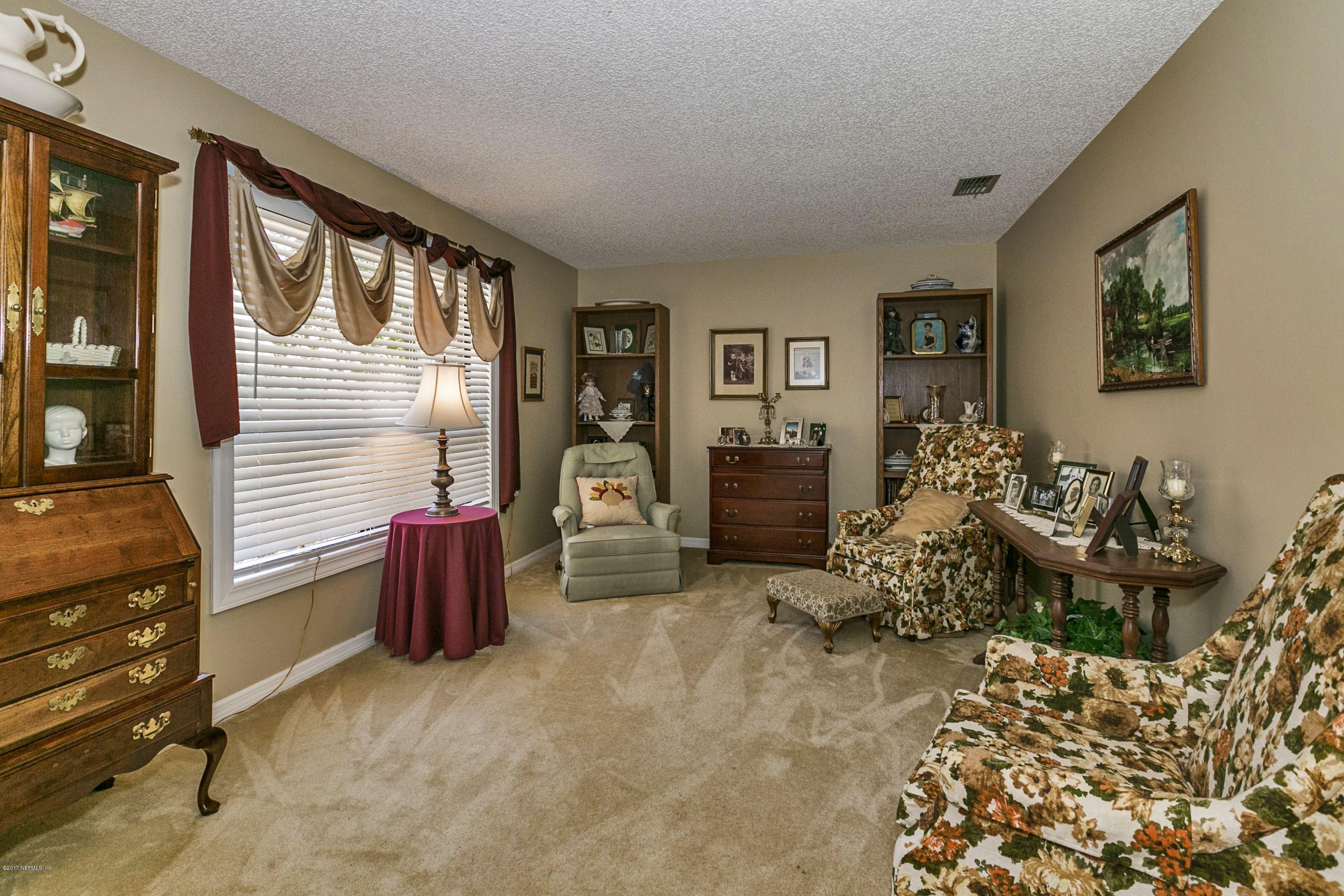166 Wesley Road Green Cove Springs, FL 32043 - Photo 8 of 26 004_Living Room
