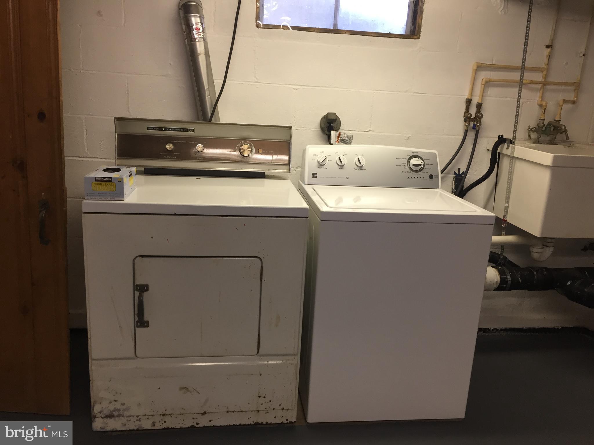 815 Washington Road Westminster, MD 21157 - Photo 17 of 22 Laundry Area with Sink