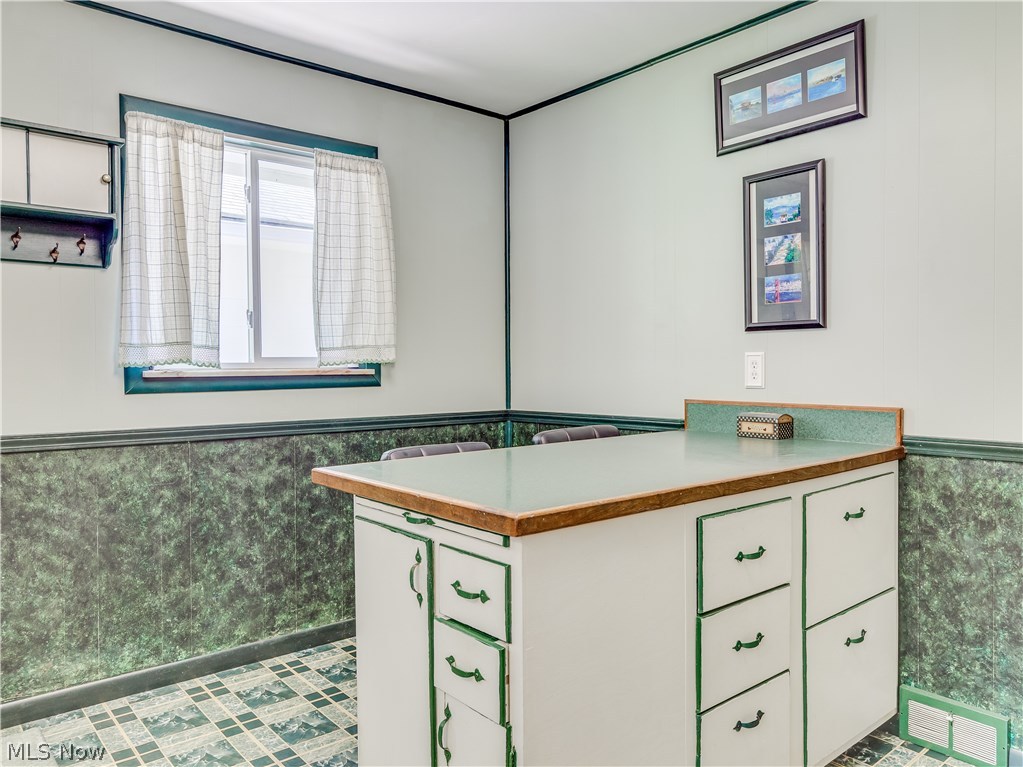 2722 Waldern Road Barberton, OH 44203 - Photo 12 of 33