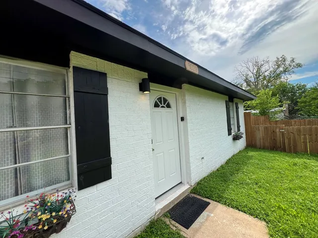 $599,000 | 902 East Hwy Street, Fredericksburg, TX 78624