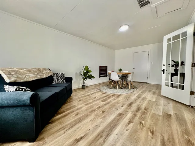 $599,000 | 902 East Hwy Street, Fredericksburg, TX 78624