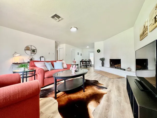 $599,000 | 902 East Hwy Street, Fredericksburg, TX 78624