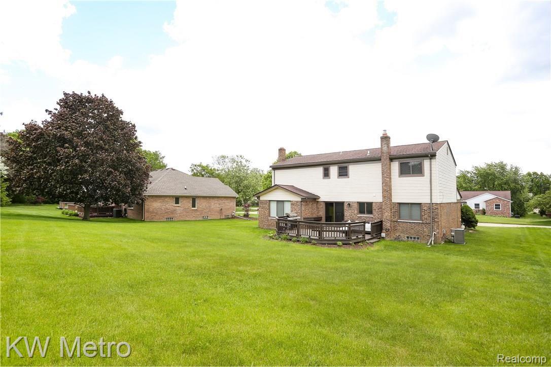 254 Slade Court Rochester, MI 48307 - Photo 44 of 48 Slade-43.jpg