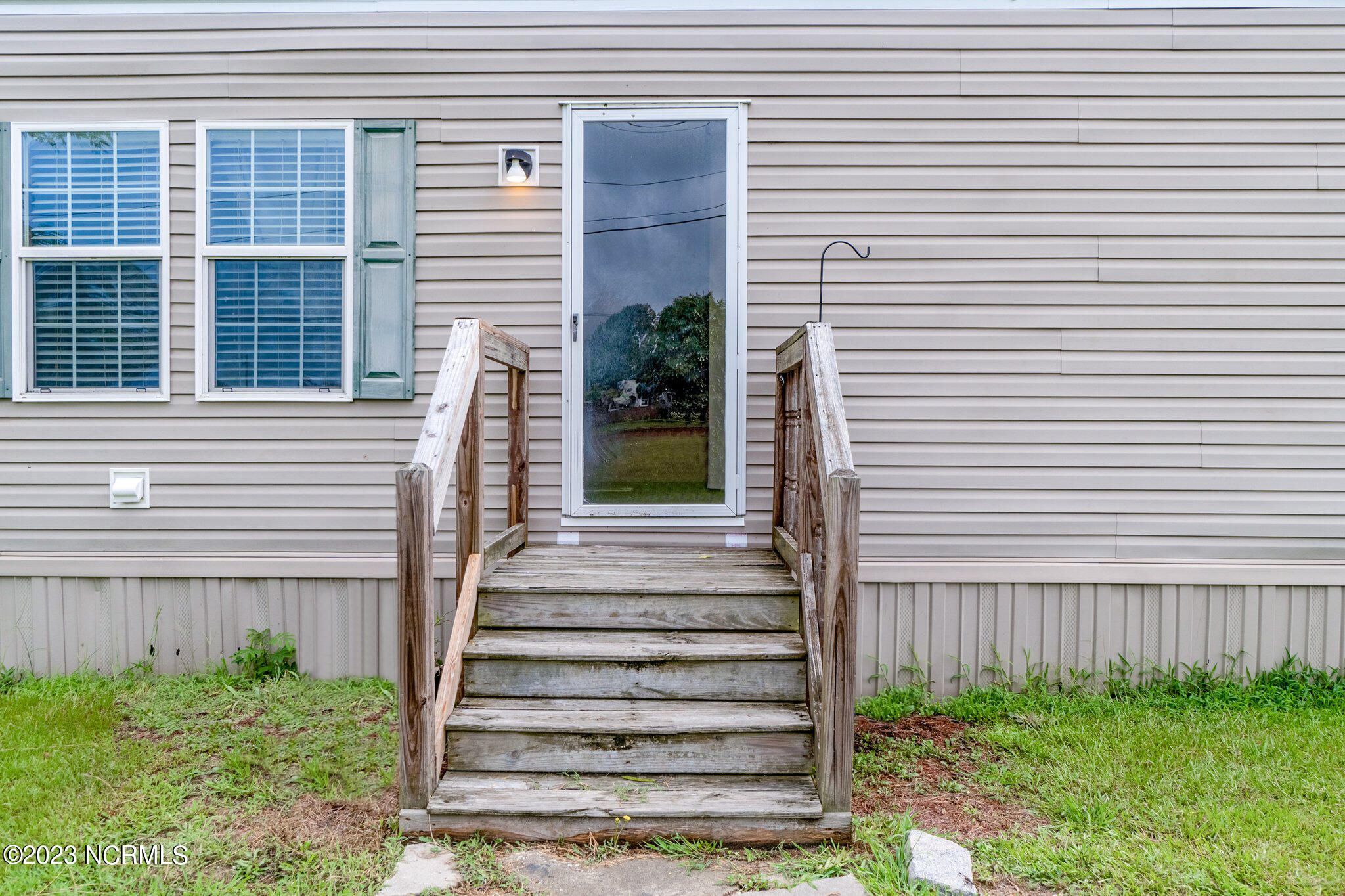 1338 Northside Road Elizabeth City, NC 27909 - Photo 4 of 20 4-web-or-mls-Exterior Done-5 (1)