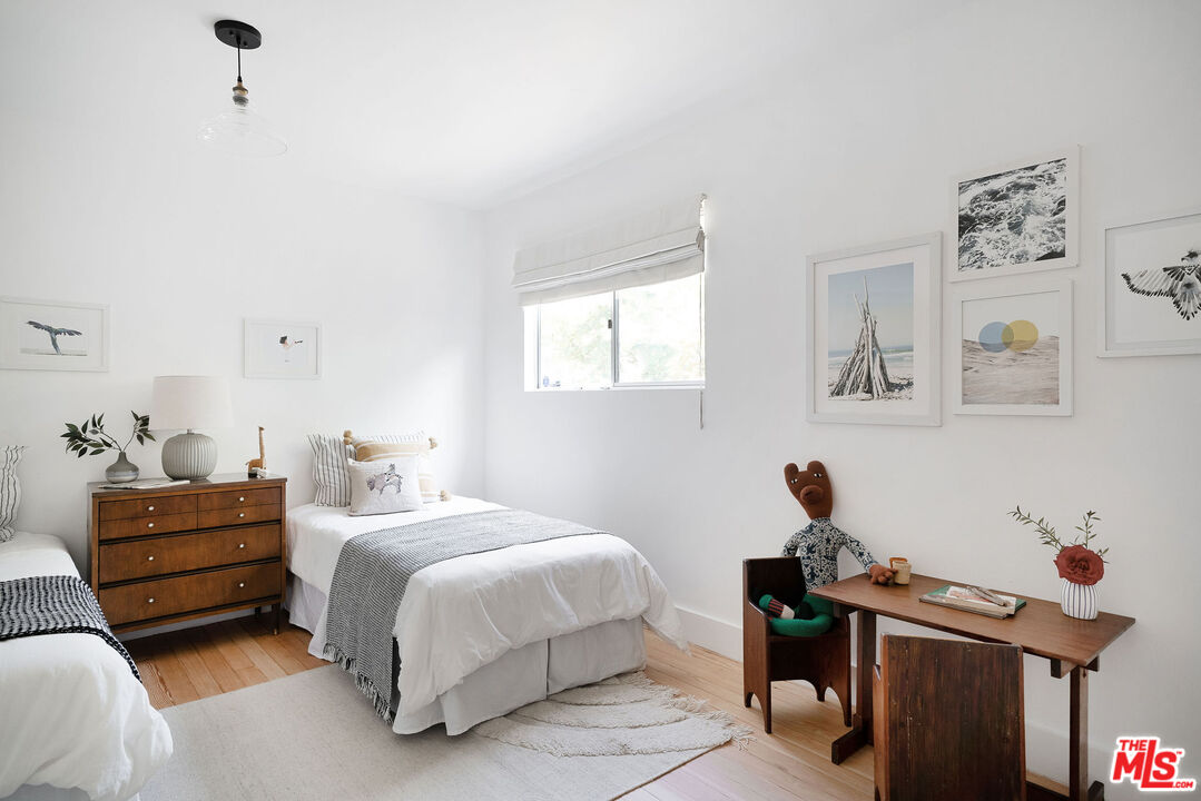 230 Marathon Road Altadena, CA 91001 - Photo 22 of 46 a bedroom with a bed and a window