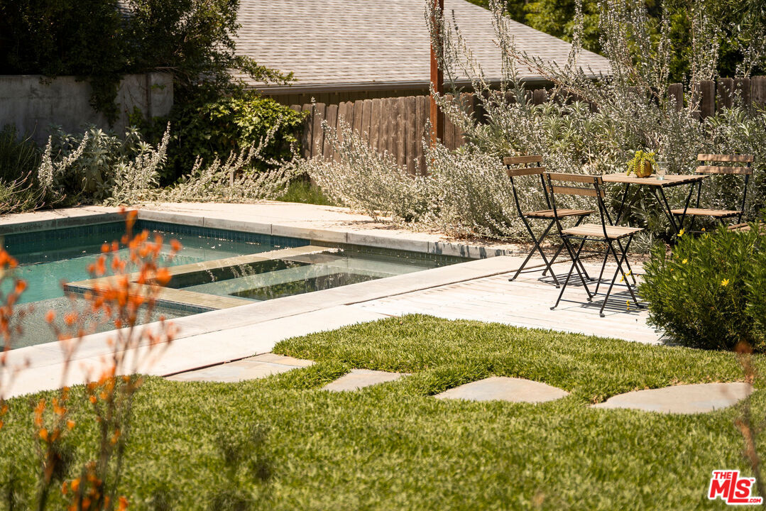 230 Marathon Road Altadena, CA 91001 - Photo 35 of 46 a view of a backyard