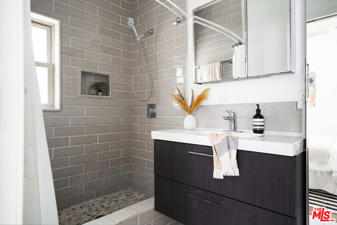 230 Marathon Road Altadena, CA 91001 - Photo 40 of 46 a bathroom with a sink a toilet and mirror