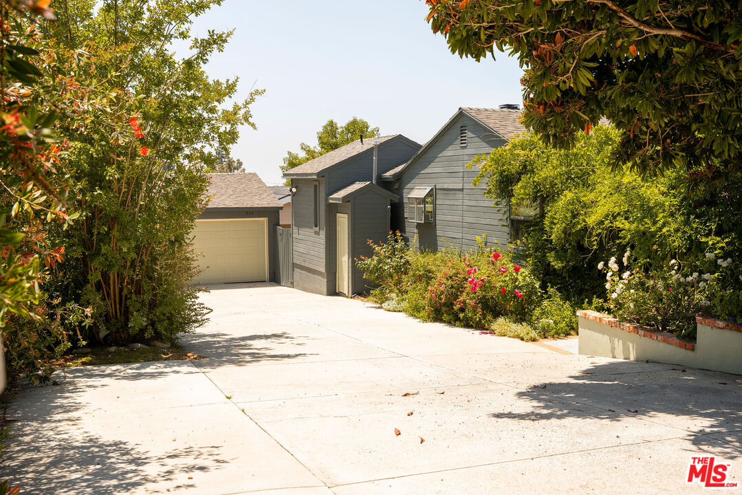230 Marathon Road Altadena, CA 91001 - Photo 43 of 46 a white house that has a tree in front of it