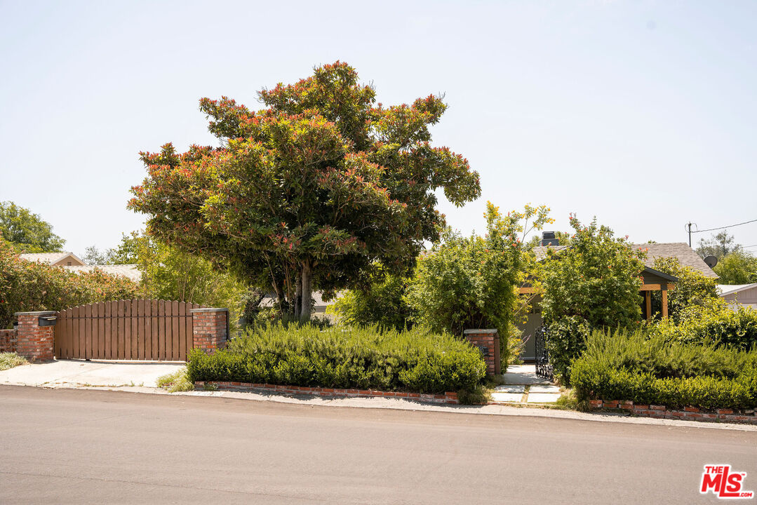 230 Marathon Road Altadena, CA 91001 - Photo 45 of 46 front view of a house with a street
