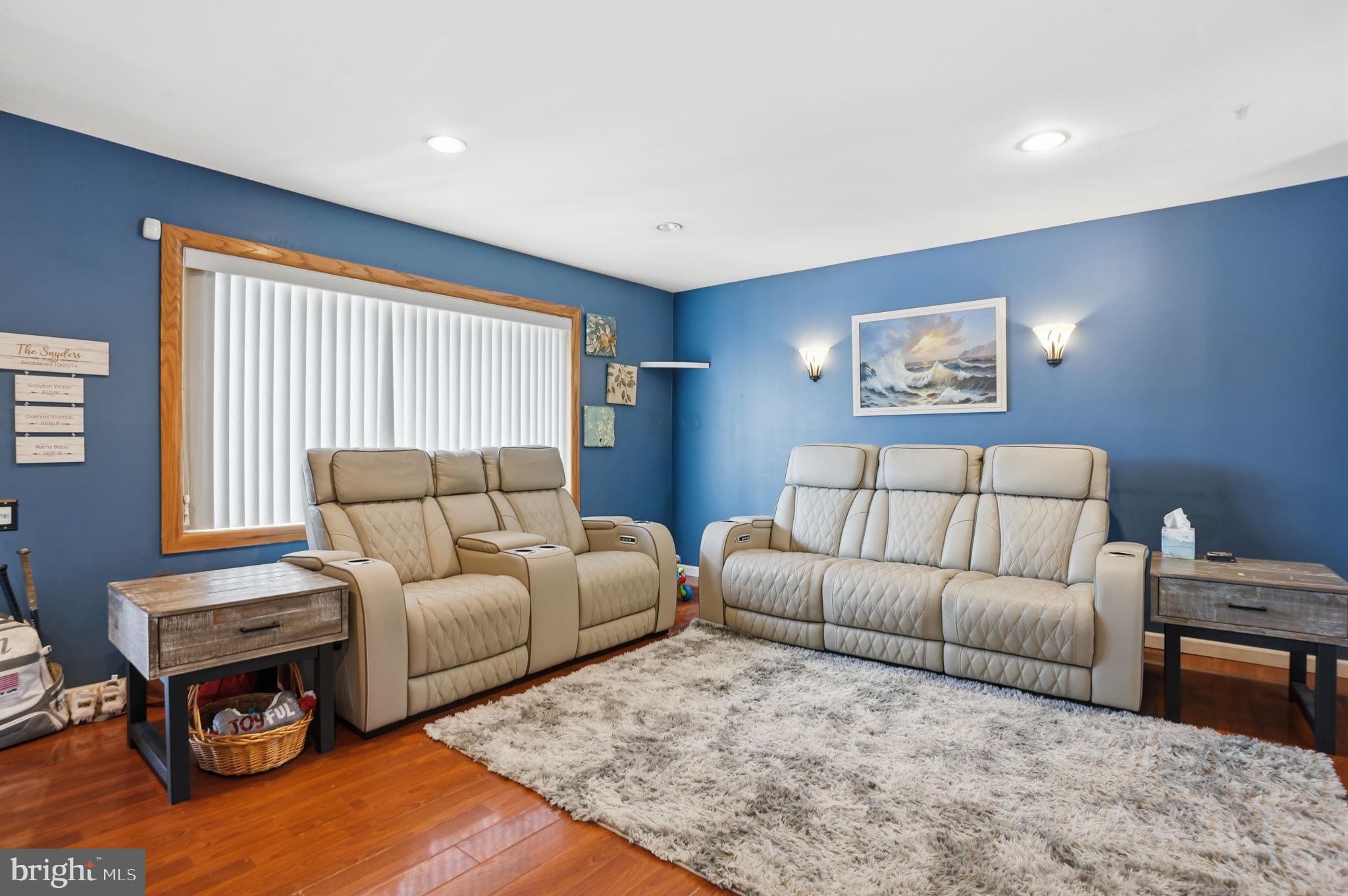 12701 Medford Road Philadelphia, PA 19154 - Photo 4 of 33 Living Room
