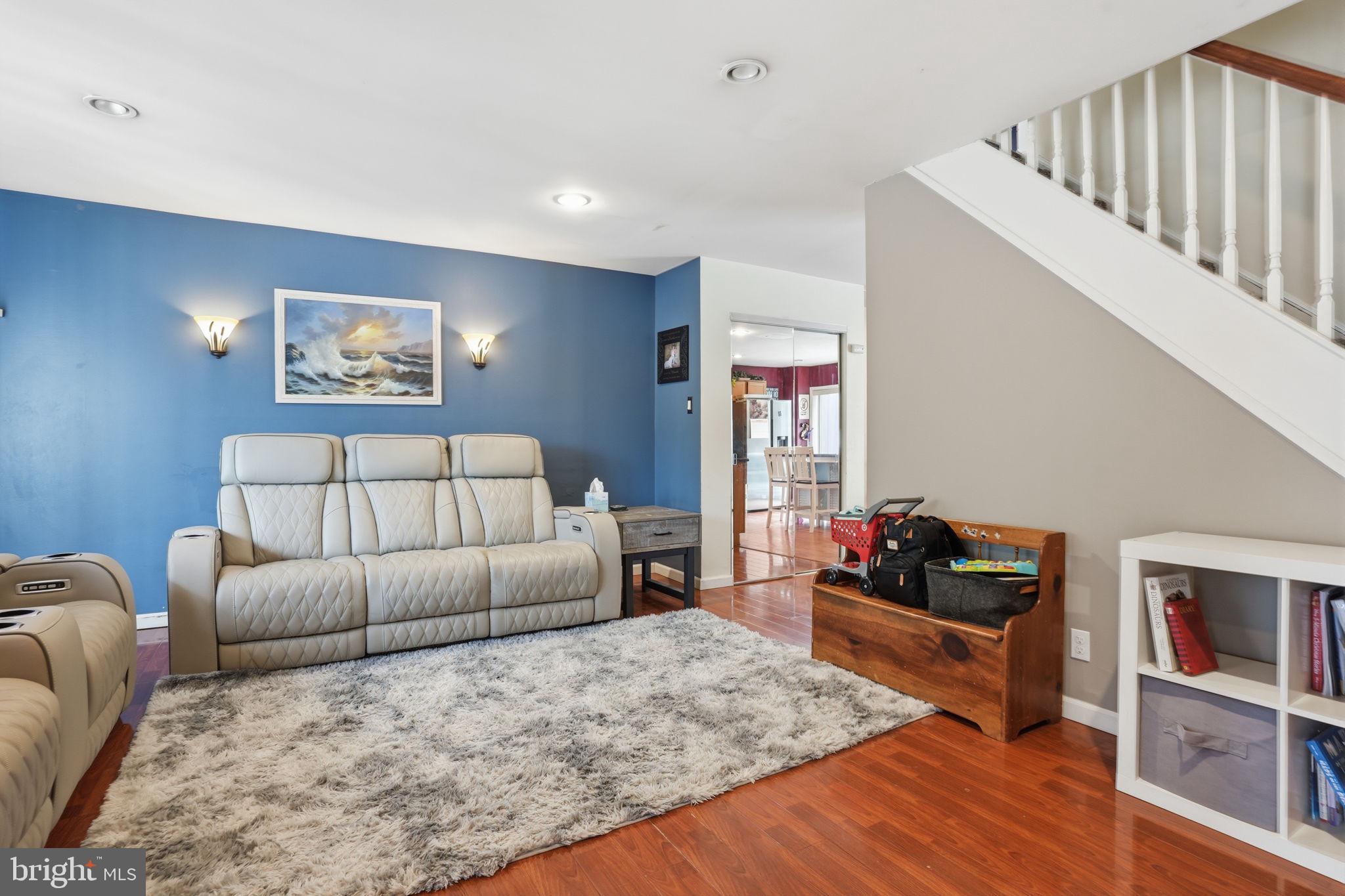 12701 Medford Road Philadelphia, PA 19154 - Photo 5 of 33 Living Room