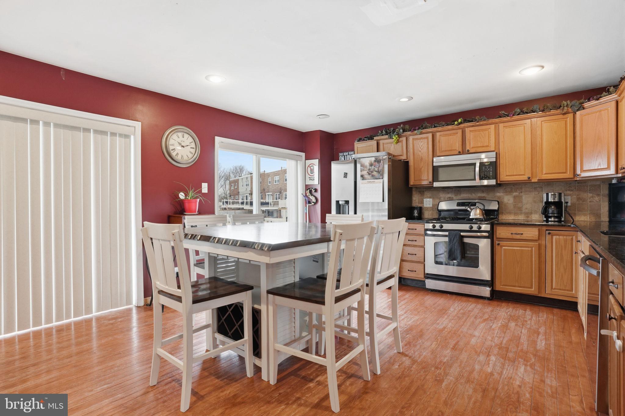 12701 Medford Road Philadelphia, PA 19154 - Photo 6 of 33 Kitchen/Dining Area
