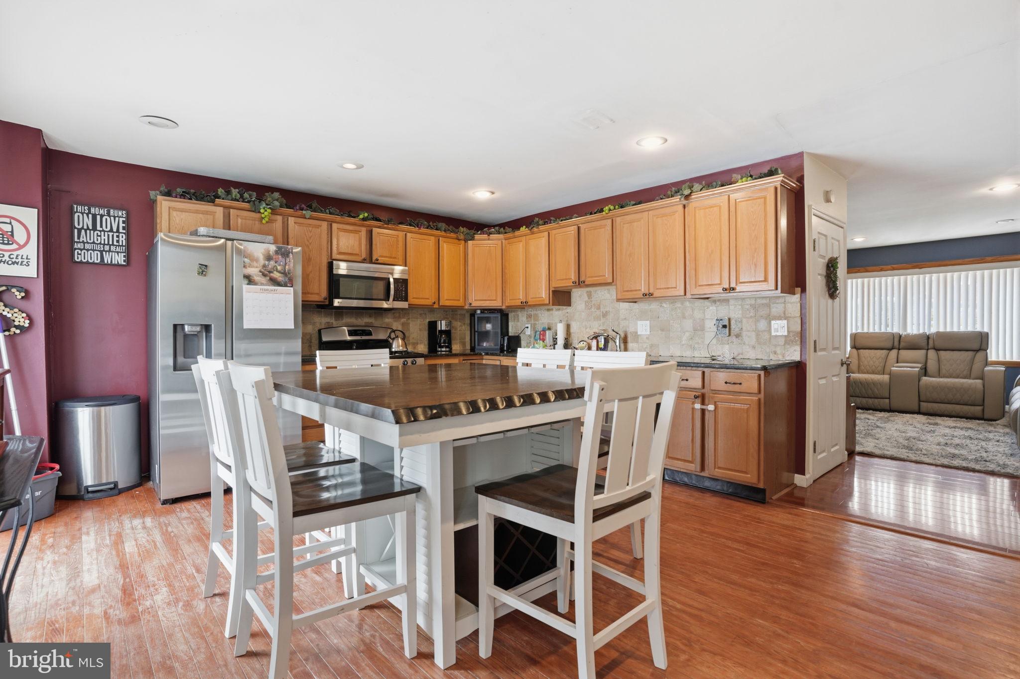 12701 Medford Road Philadelphia, PA 19154 - Photo 7 of 33 Kitchen/Dining Area
