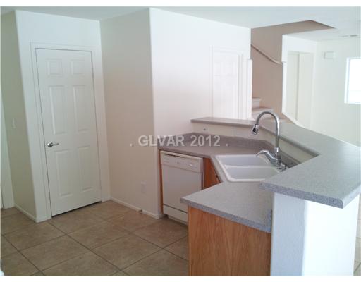 629 Monument Point Street Henderson, NV 89002 - Photo 4 of 13 Kitchen.