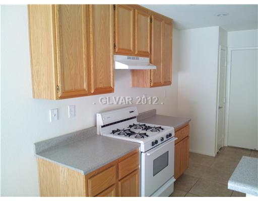 629 Monument Point Street Henderson, NV 89002 - Photo 5 of 13 Kitchen.