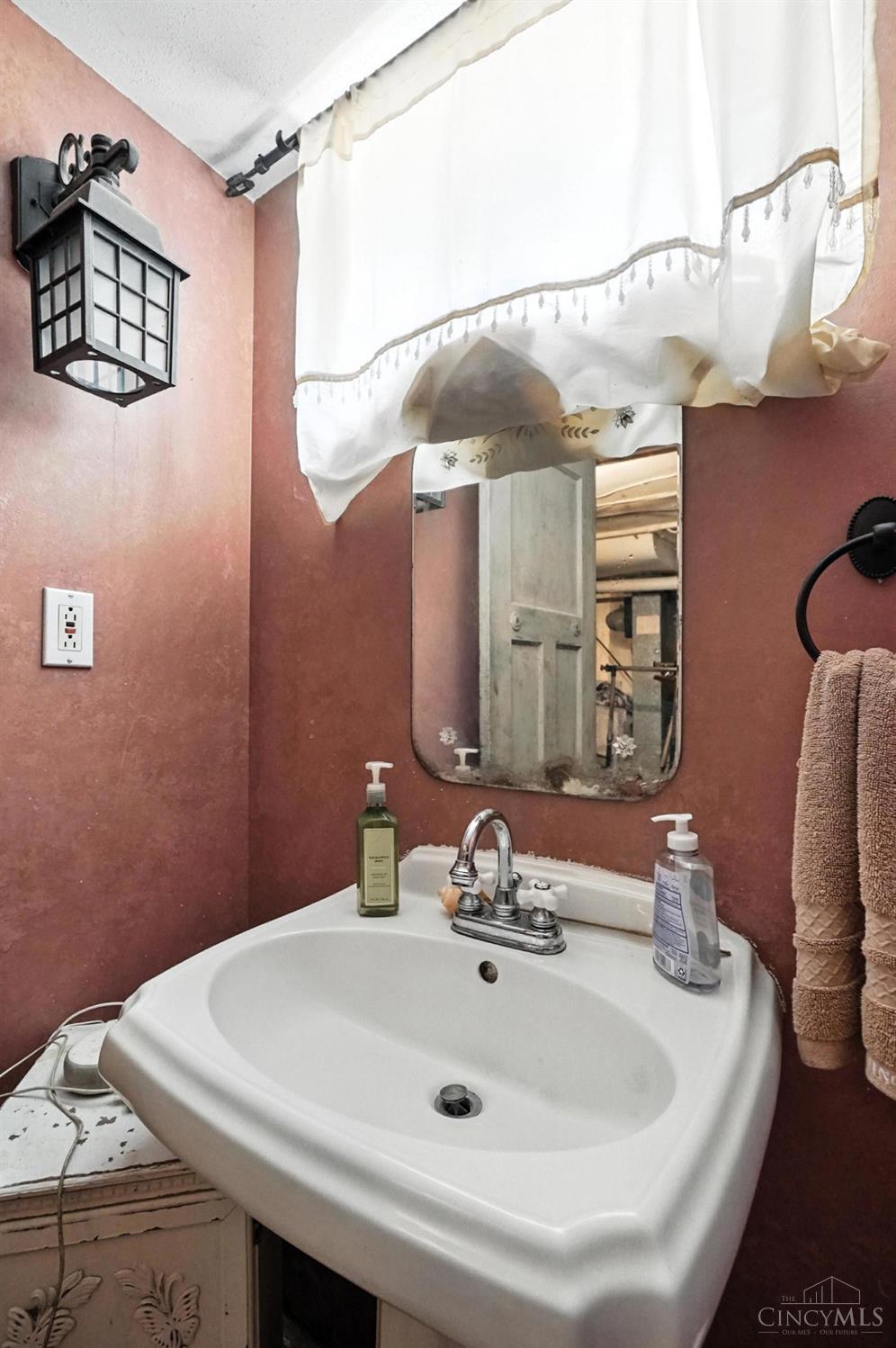 2235 West North Bend Road Cincinnati, OH 45239 - Photo 52 of 59