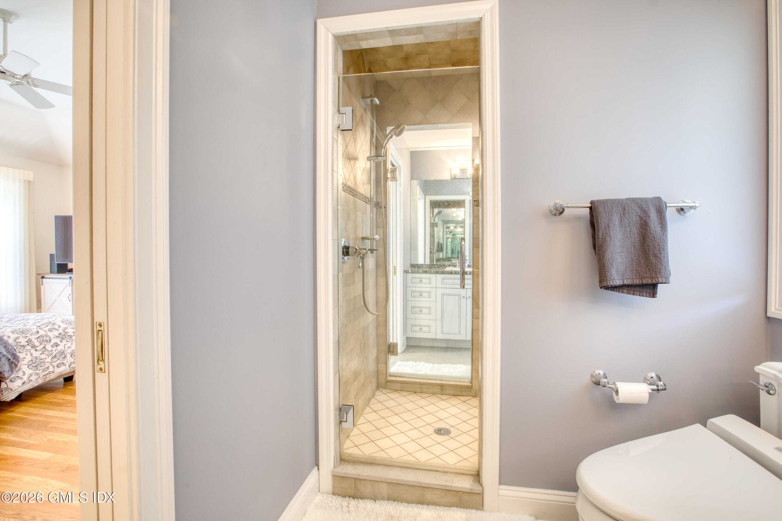 25 Weston Hill Road Riverside, CT 06878 - Photo 14 of 26 En suite bathroom