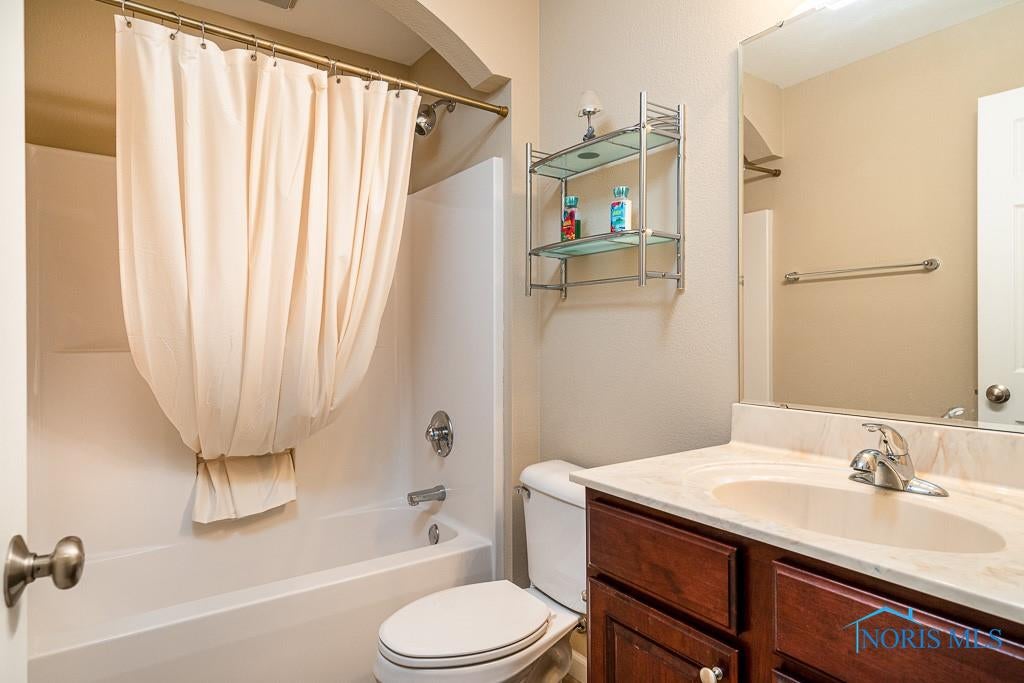 2140 Oakside Road Toledo, OH 43615 - Photo 27 of 34 Gallery Image 27
