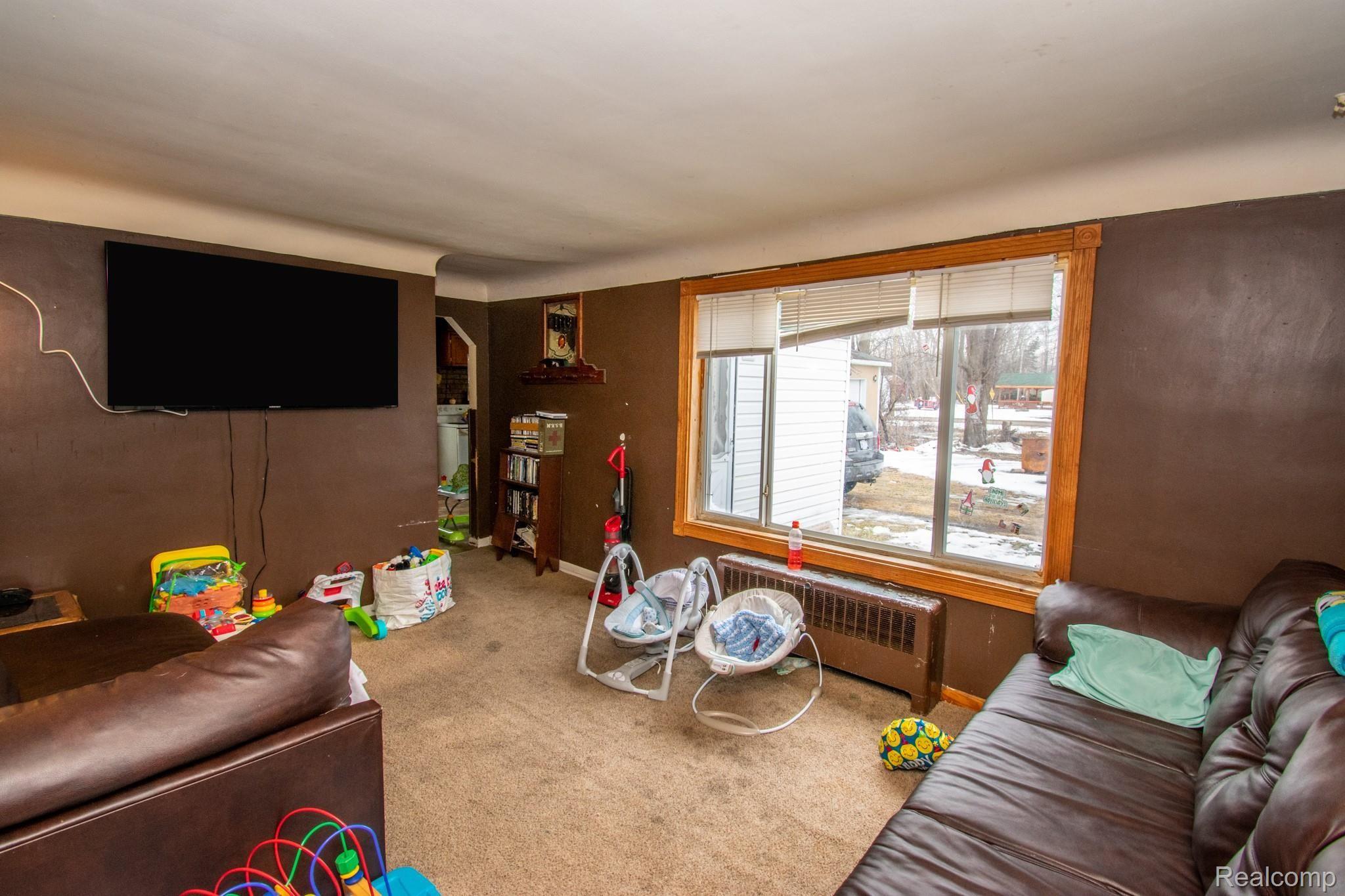 12632 Grafton Road Carleton, MI 48117 - Photo 6 of 13 Living room
