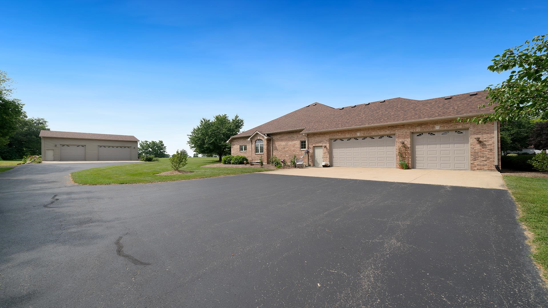 2721 Squaw Prairie Road Belvidere, IL 61008 - Photo 4 of 49 Gallery Image 4
