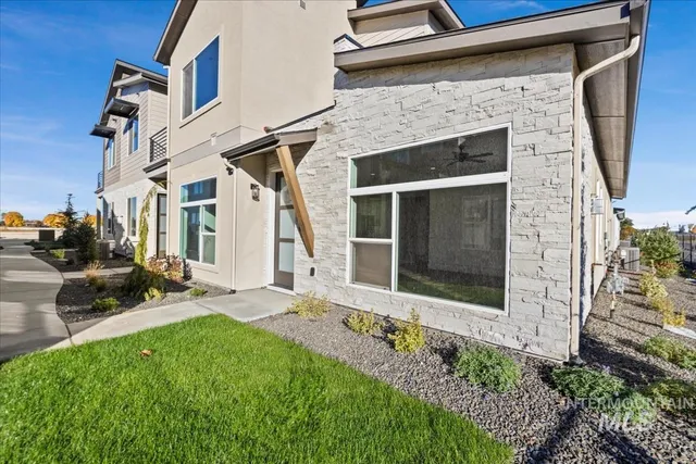 $496,880 | 728 South Calhoun Lane, Star, ID 83669