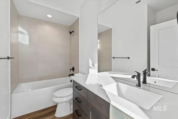 $496,880 | 728 South Calhoun Lane, Star, ID 83669