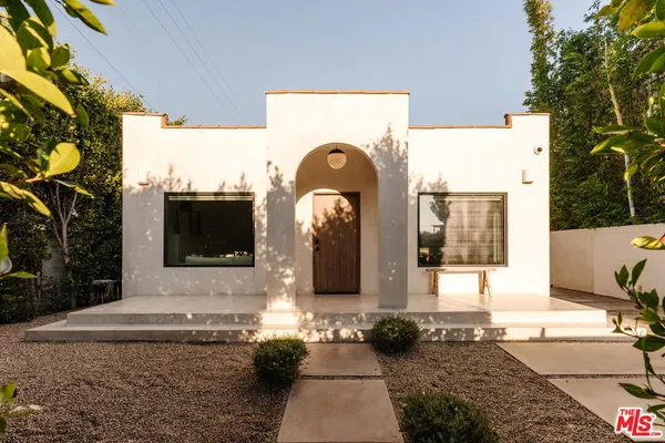 $1,999,000 | 2418 Walnut Avenue, Venice, CA 90291