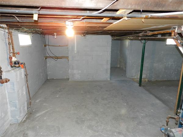 85 Appleton Street Springfield, MA 01108 - Photo 16 of 22 a view of a room with racks