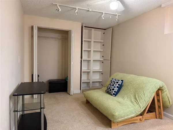a view of livingroom with furniture