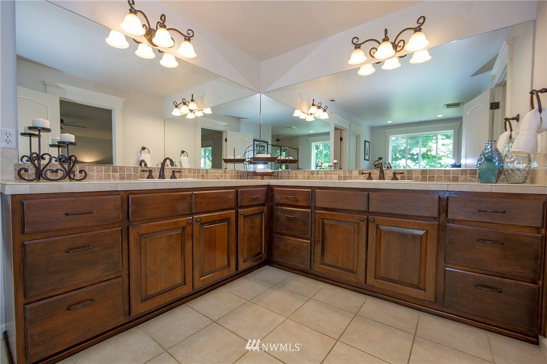 8511 Northeast 198th Street Bothell, WA 98011 - Photo 12 of 25