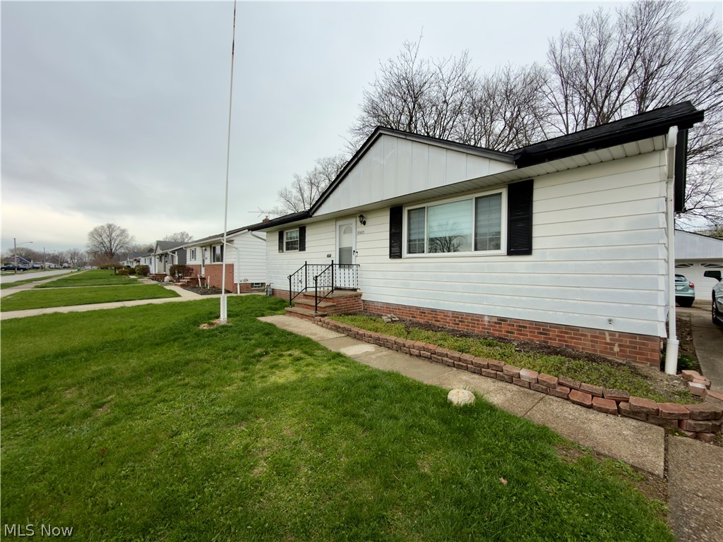 30405 Vineyard Road Willowick, OH 44095 - Photo 2 of 11