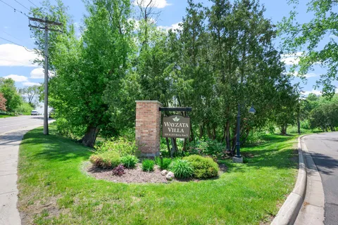 $330,000 | 205 Barry Avenue South, Unit 117, Wayzata, MN 55391