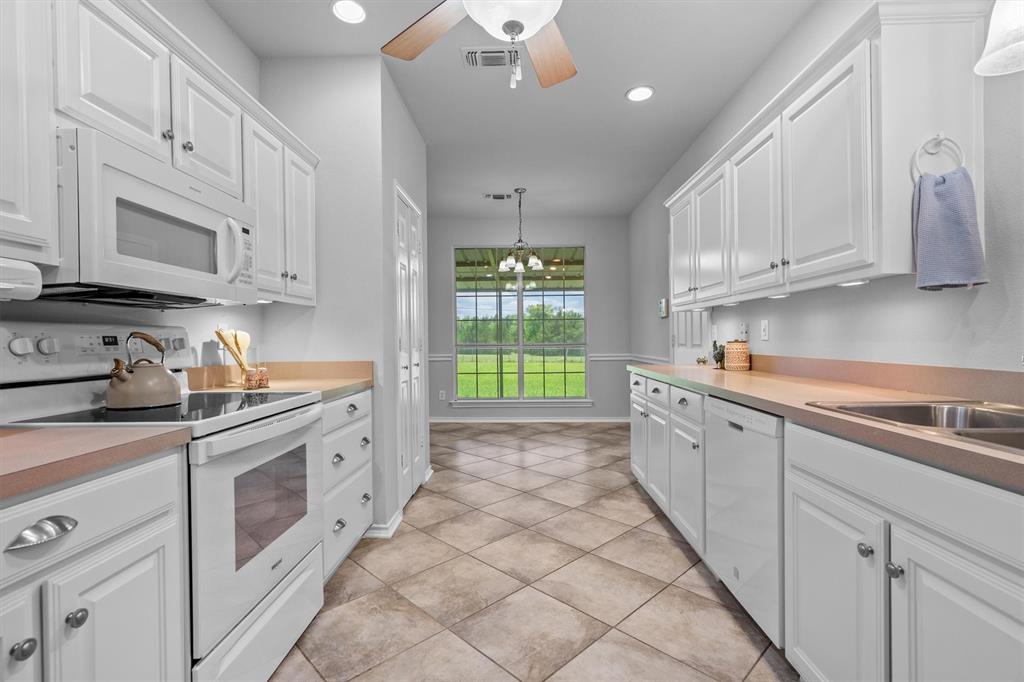 697 Meadowview Circle Van Alstyne, TX 75495 - Photo 11 of 25