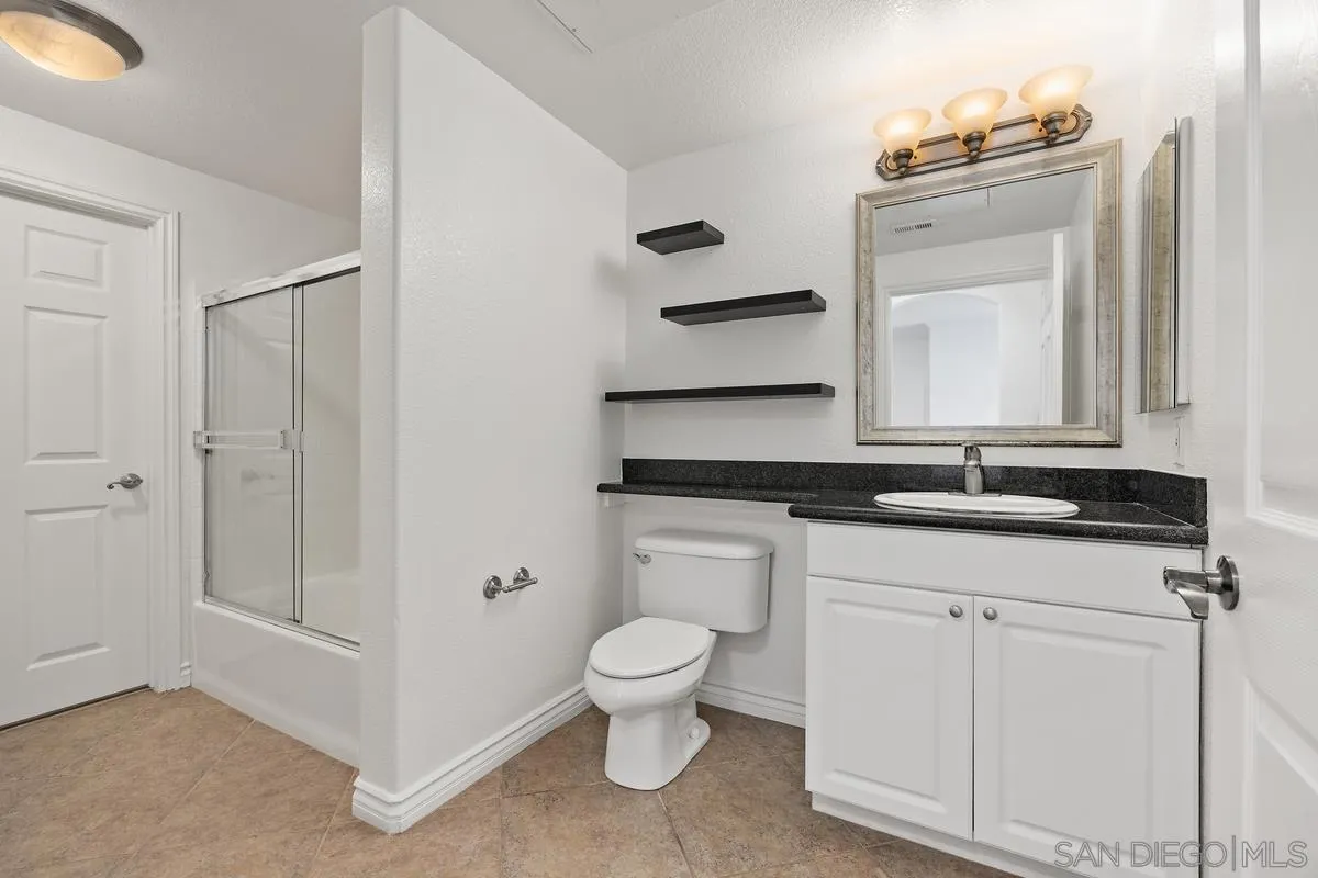 9263 Regents Road, Unit B108 La Jolla, CA 92037 - Photo 23 of 48