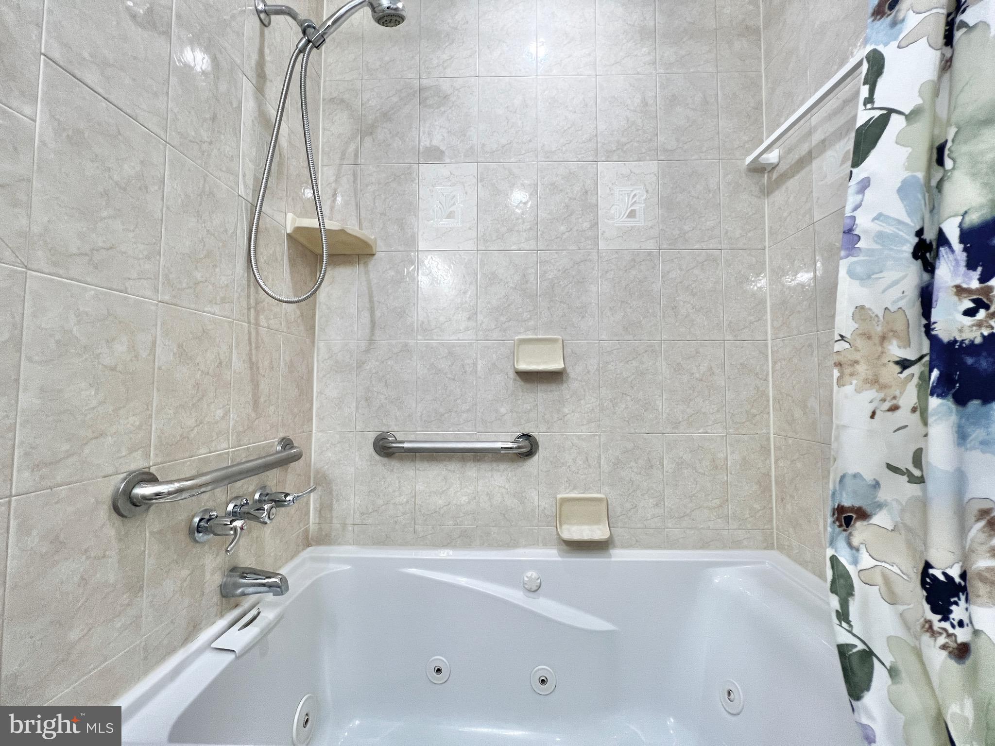 11218 Keystone Avenue Clinton, MD 20735 - Photo 19 of 53 Jetted Tub fully accessible tub