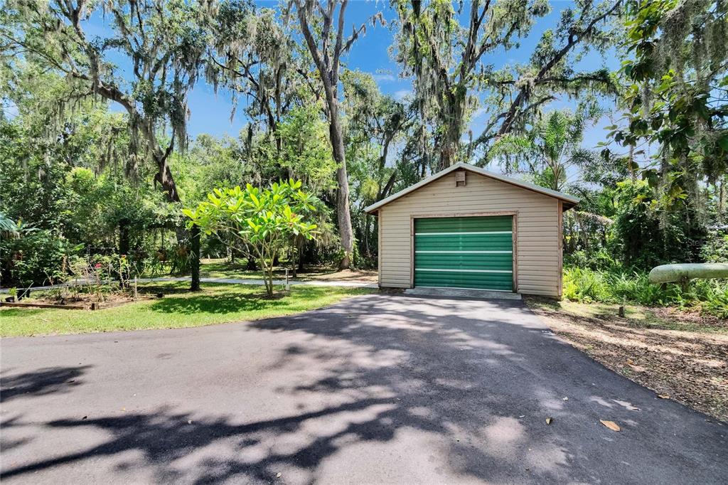 3102 East Trapnell Road Plant City, FL 33566 - Photo 37 of 100 a front view of a house with a yard and garage