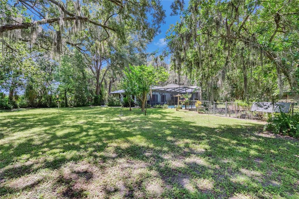 3102 East Trapnell Road Plant City, FL 33566 - Photo 41 of 100 a front view of a house with garden and trees