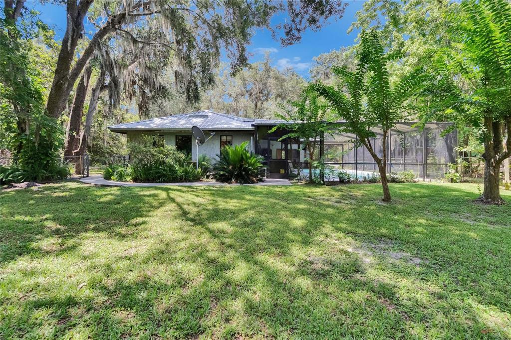 3102 East Trapnell Road Plant City, FL 33566 - Photo 8 of 100 a view of a house with a yard