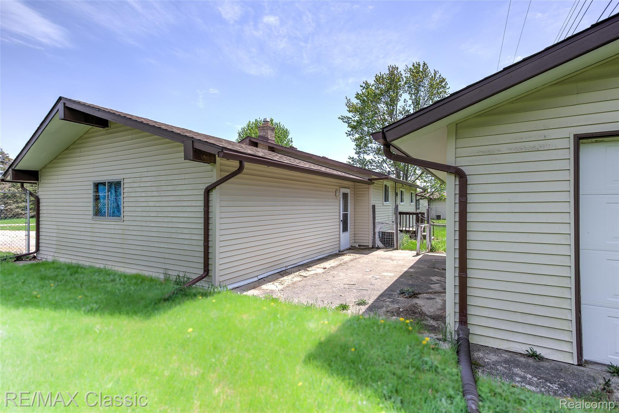 2175 Ormond Road White Lake, MI 48383 - Photo 32 of 40 IMG_5203_4_5.jpg
