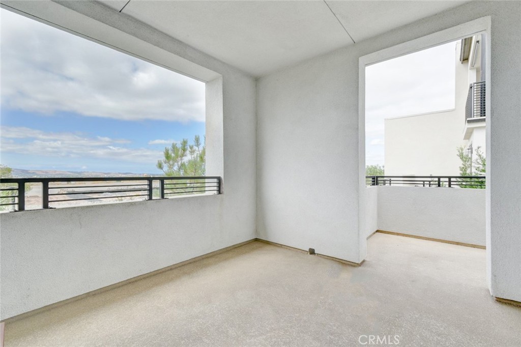 168 Spectacle Irvine, CA 92618 - Photo 19 of 42 an empty room with a window