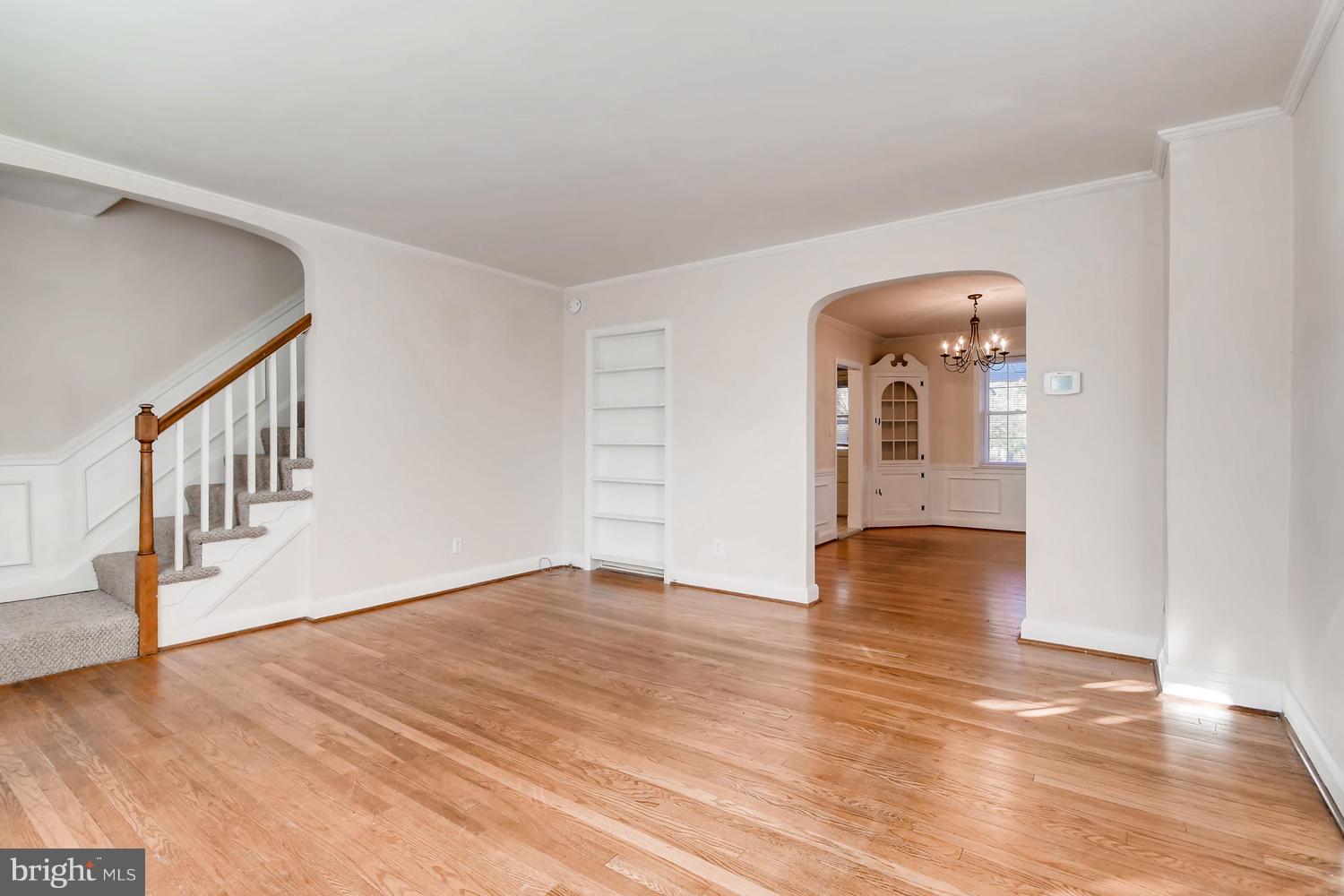 148 Hopkins Road Baltimore, MD 21212 - Photo 3 of 36 Spacious living room.