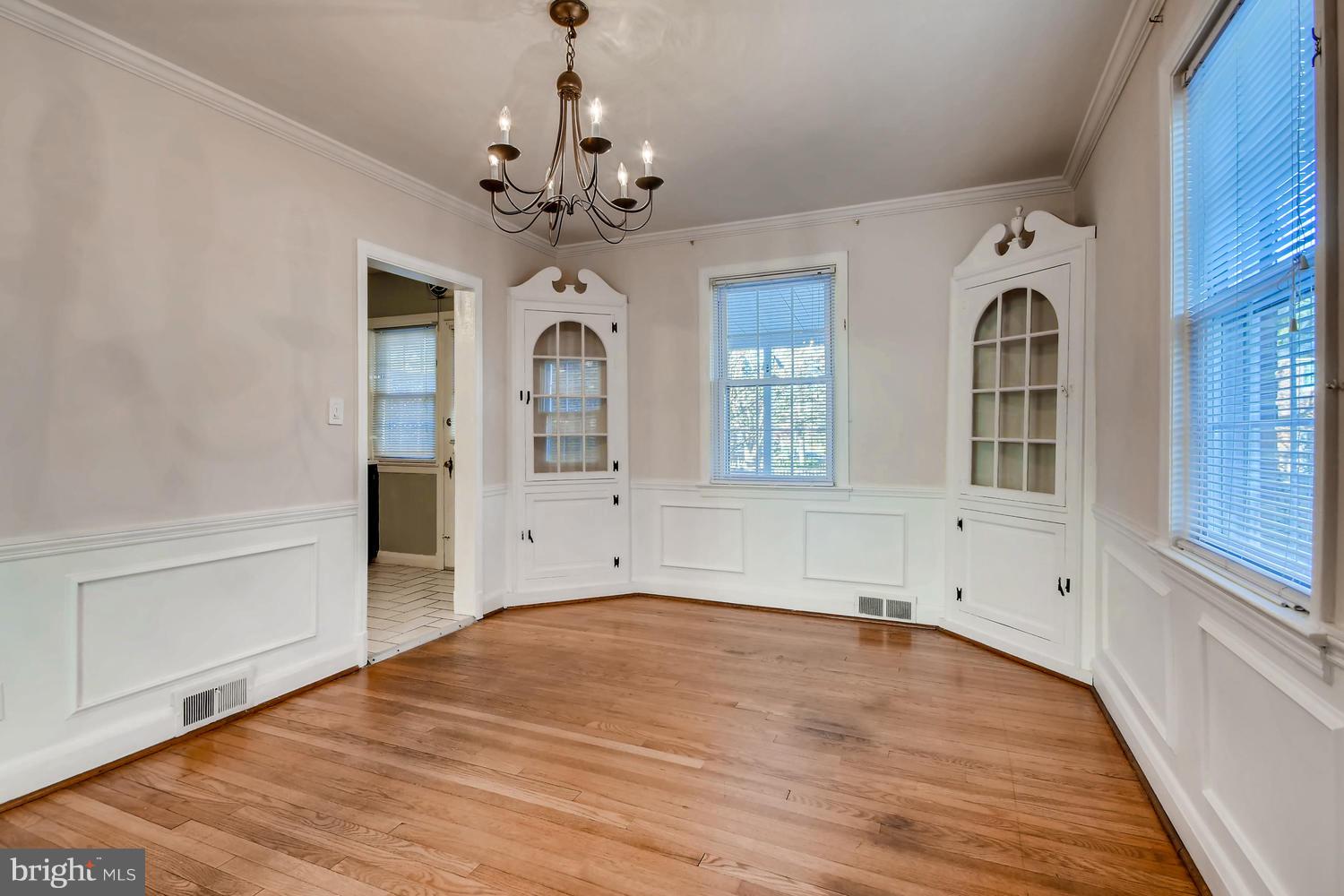 148 Hopkins Road Baltimore, MD 21212 - Photo 5 of 36 Dining room with wainscoting and corner cabinets