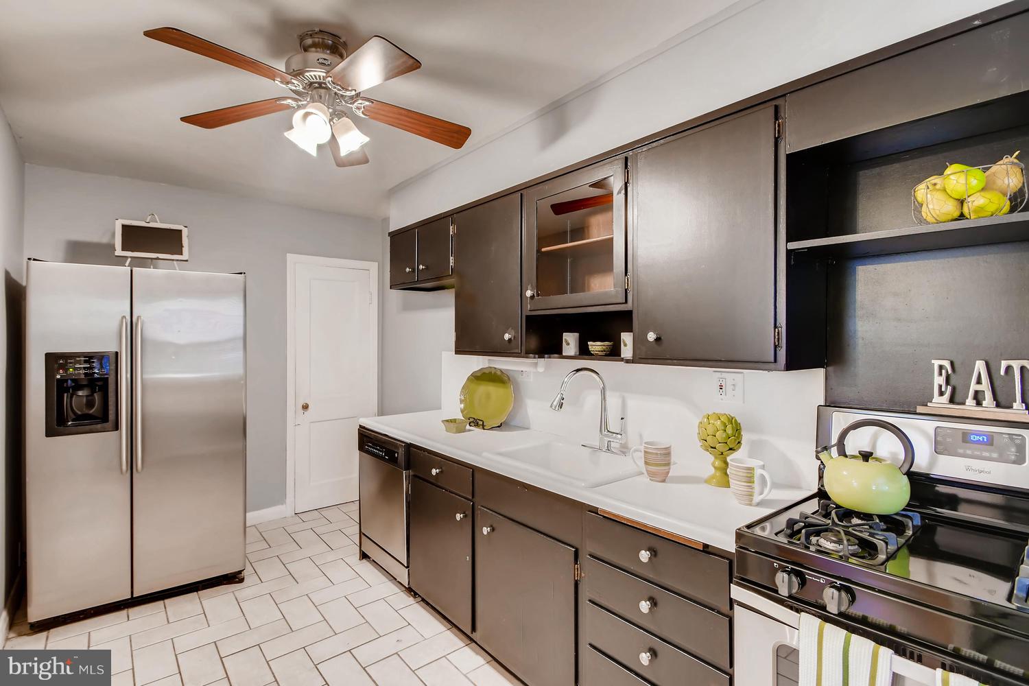 148 Hopkins Road Baltimore, MD 21212 - Photo 6 of 36 Kitchen with ceiling fan,